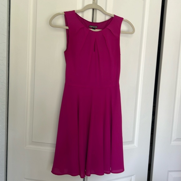 Express pink cranberry flowy dress size 0 - Picture 1 of 6